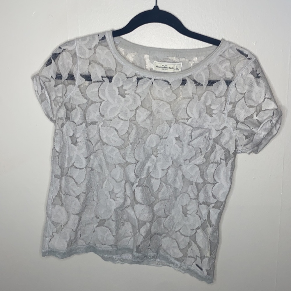 💋Grey Y2K see-though flower lace patterned short sleeved top! - Picture 2 of 6